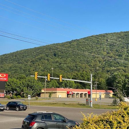 Econo Lodge Inn & Suites Norton Екстериор снимка
