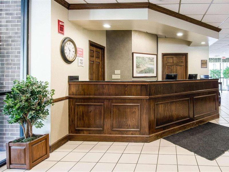 Econo Lodge Inn & Suites Norton Екстериор снимка