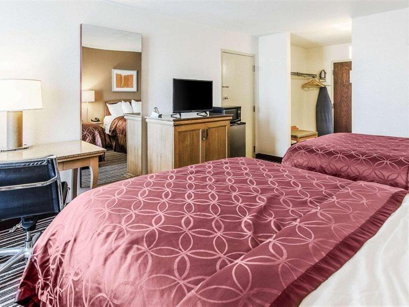 Econo Lodge Inn & Suites Norton Екстериор снимка