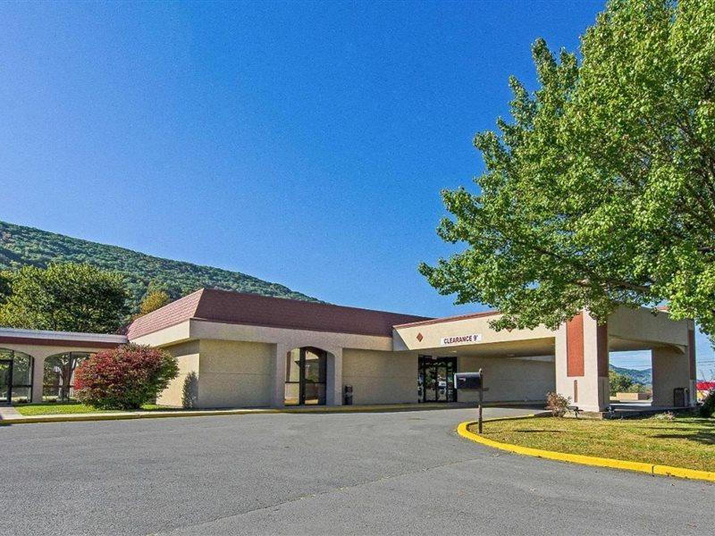 Econo Lodge Inn & Suites Norton Екстериор снимка