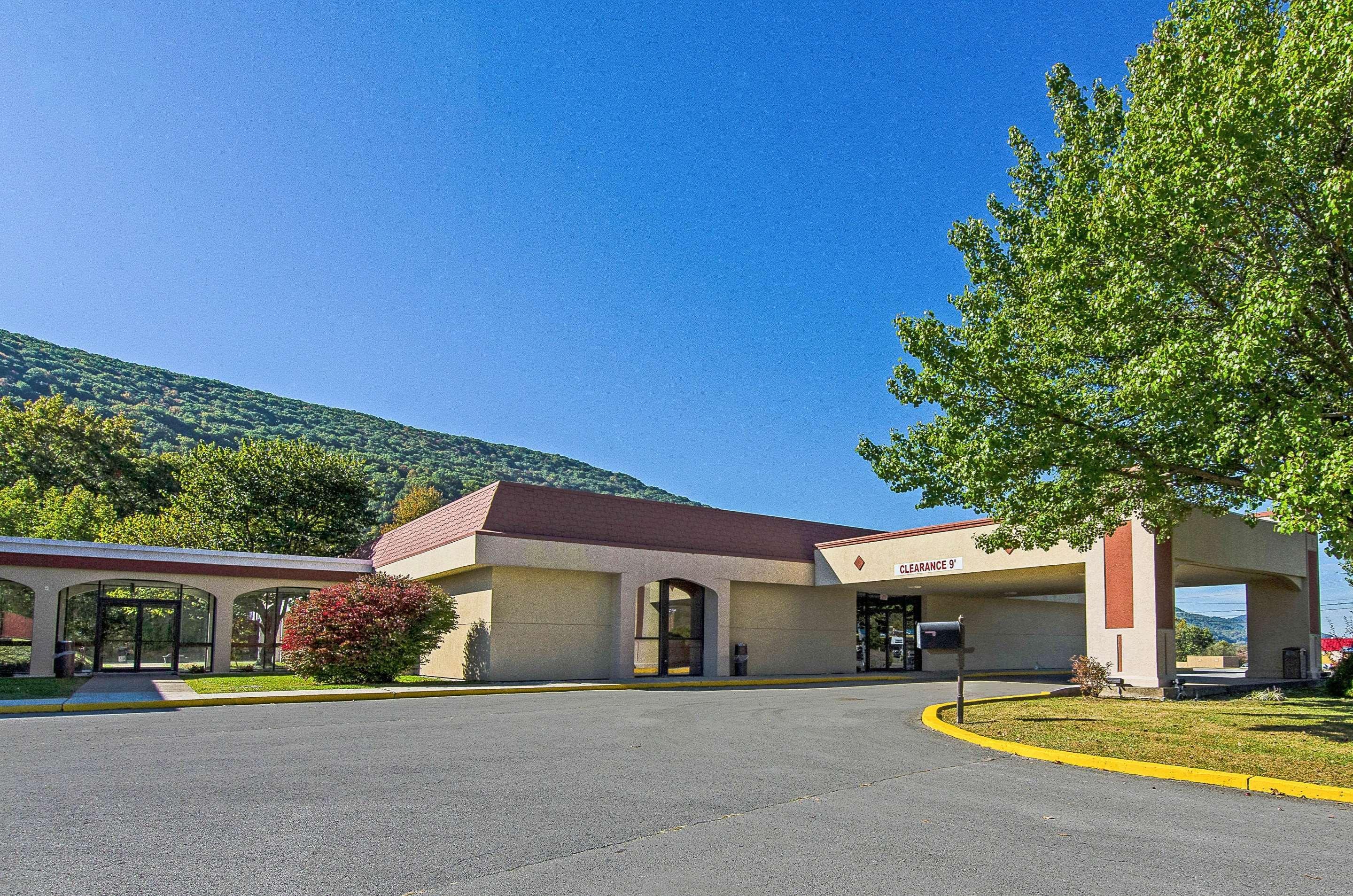 Econo Lodge Inn & Suites Norton Екстериор снимка