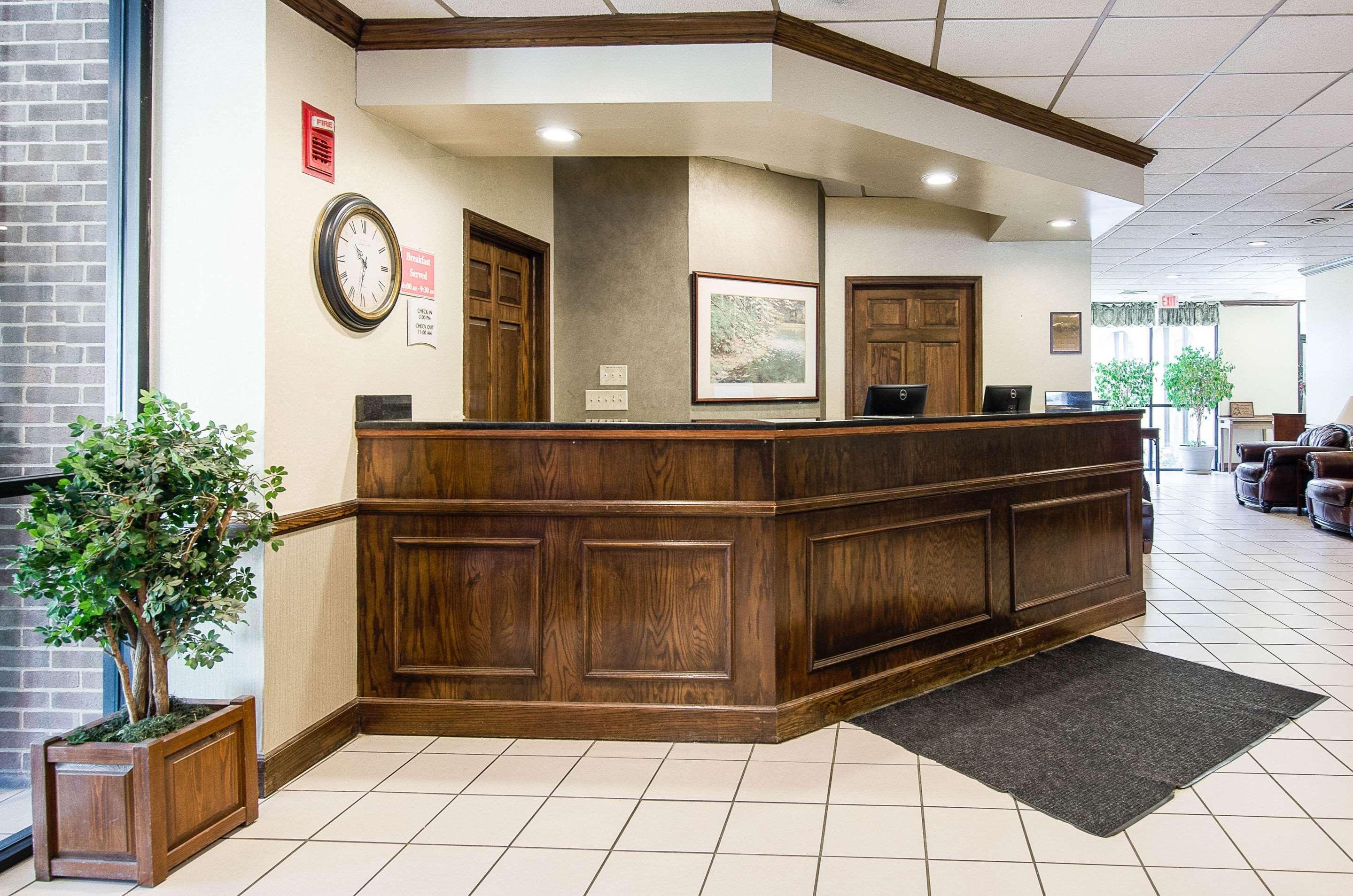 Econo Lodge Inn & Suites Norton Екстериор снимка