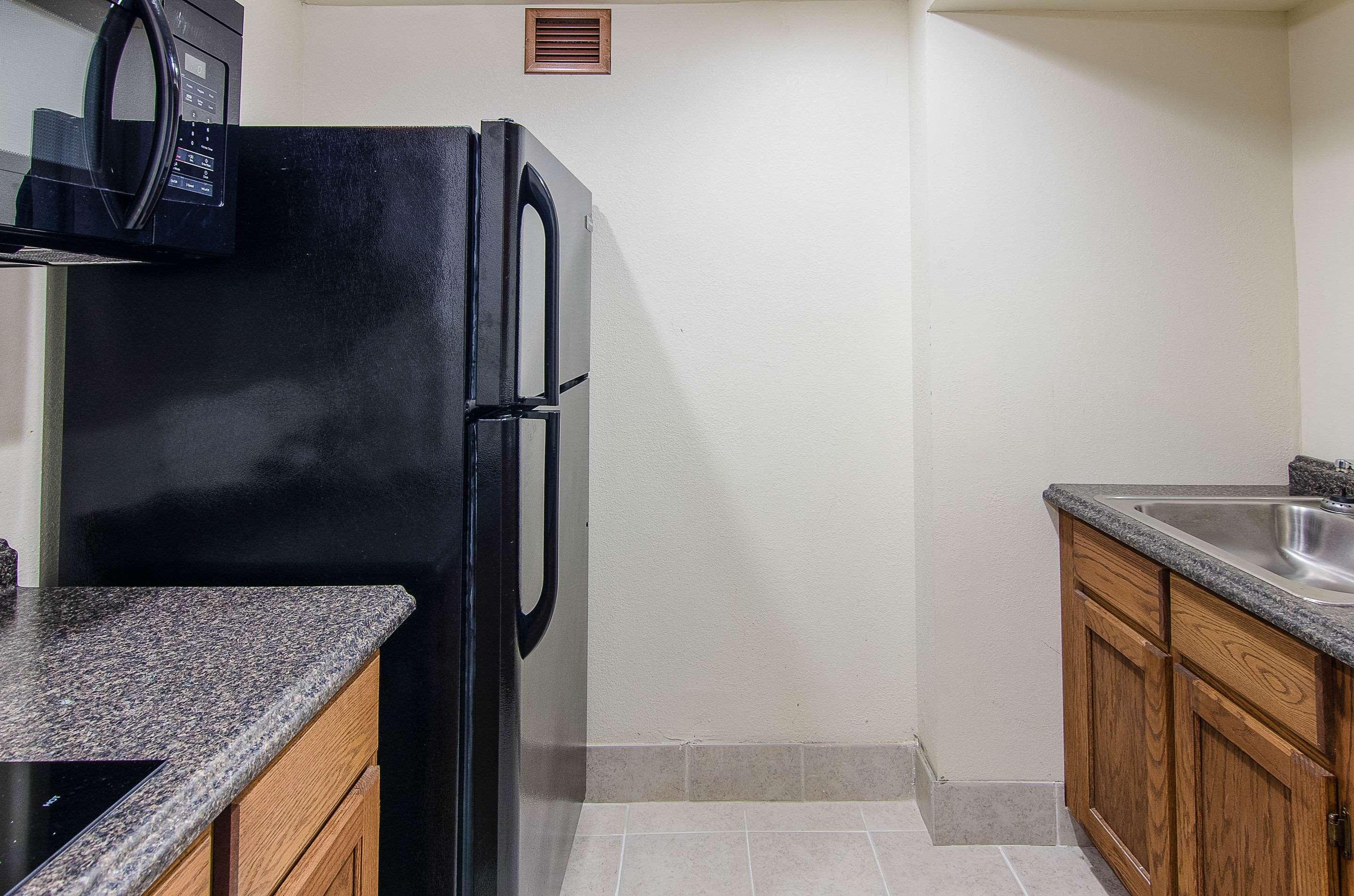 Econo Lodge Inn & Suites Norton Екстериор снимка