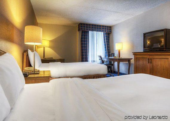 Econo Lodge Inn & Suites Norton Екстериор снимка