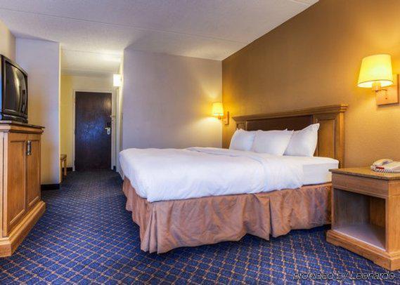 Econo Lodge Inn & Suites Norton Екстериор снимка