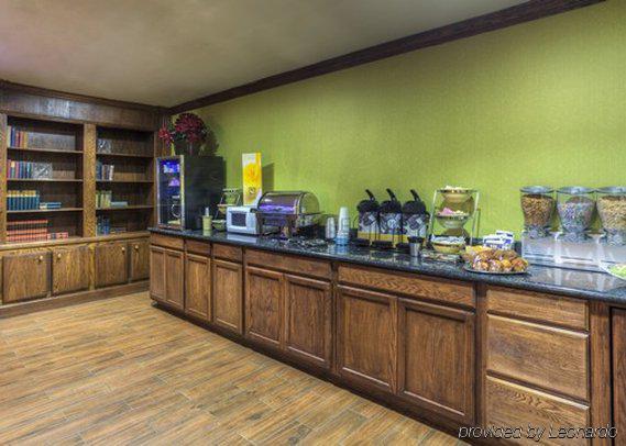 Econo Lodge Inn & Suites Norton Екстериор снимка