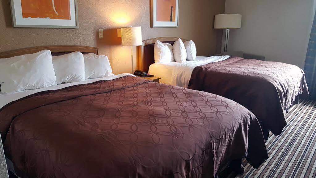 Econo Lodge Inn & Suites Norton Екстериор снимка