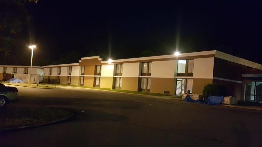 Econo Lodge Inn & Suites Norton Екстериор снимка