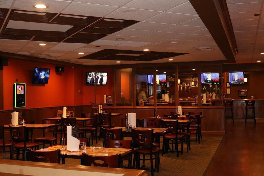 Econo Lodge Inn & Suites Norton Екстериор снимка