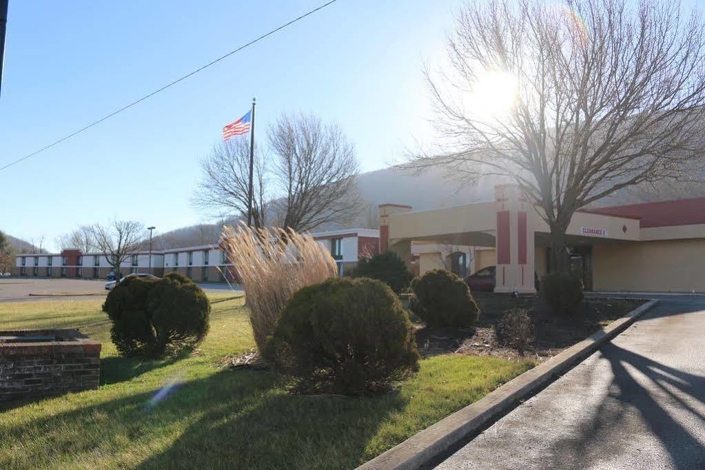 Econo Lodge Inn & Suites Norton Екстериор снимка