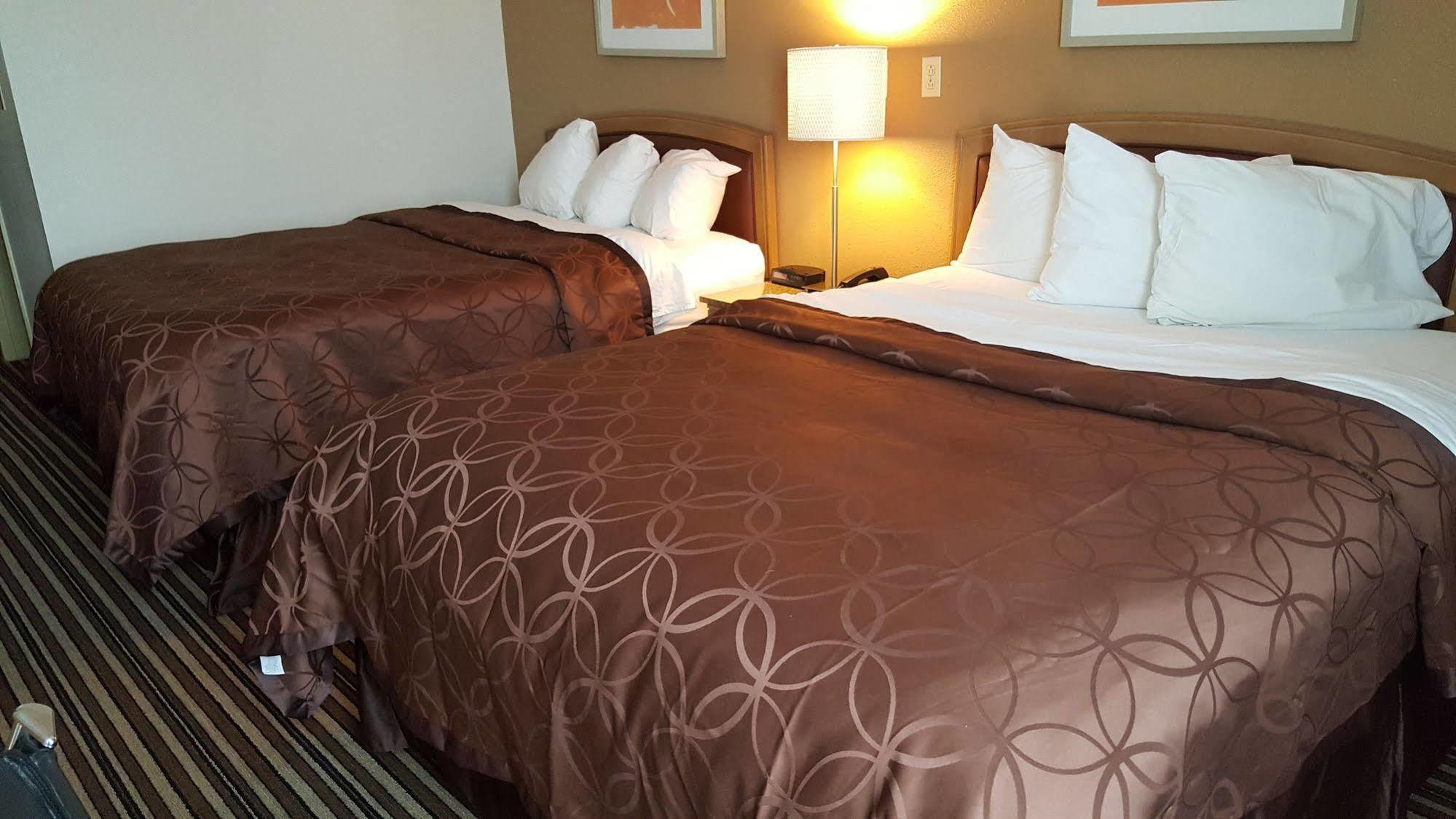 Econo Lodge Inn & Suites Norton Екстериор снимка