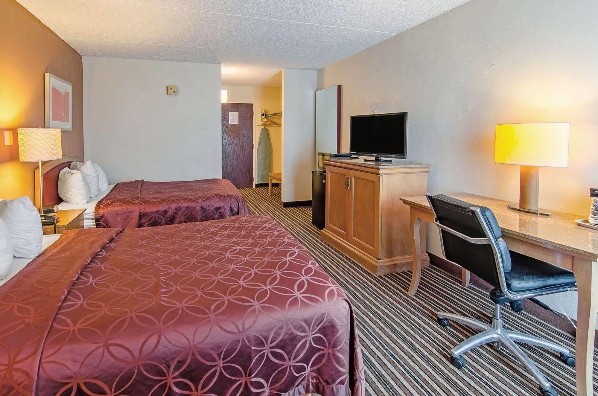 Econo Lodge Inn & Suites Norton Екстериор снимка